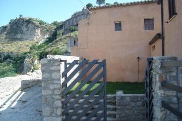 تختخواب و صبحانه Locanda Il Cappero