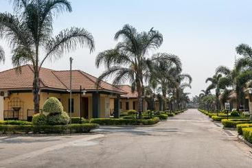 Fallsway Villas