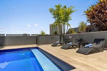 H On Mitchell Apartment