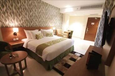 בית מלון כפרי Ijen Suites Resort & Convention