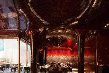 ホテル Les Bains Paris