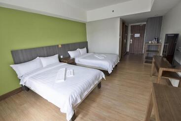 בית מלון כפרי Newtown Plaza