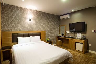 בית מלון כפרי Pungnam Family