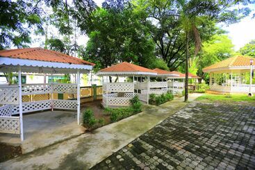 هتل Subic Bay Peninsular