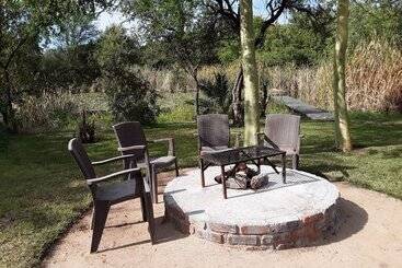 בית מלון כפרי The Bush Pub & Inn