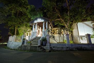 هتل The Secret Kandy