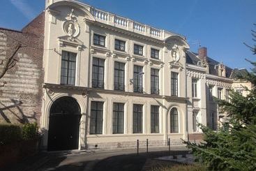 هتل L  Particulier Arras