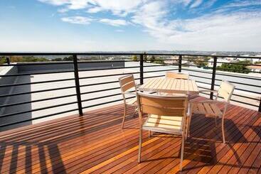 Max Executive Apartments