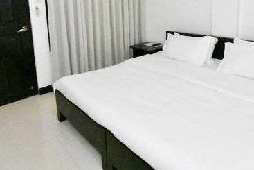 پانسیون Swiftlets Inn