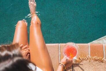 Общежитие Budds In Surfers Backpackers