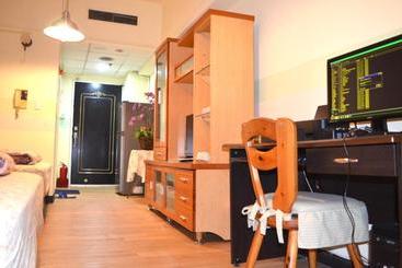Holo Hostel