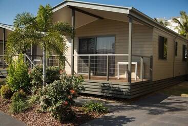בית מלון כפרי Caloundra Waterfront Holiday Park