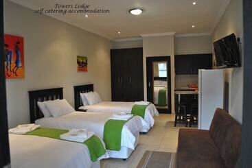 בית מלון כפרי Towers Lodge