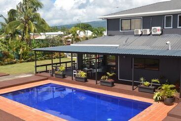 هتل Travellers Point