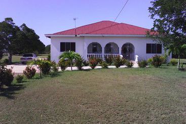 پانسیون Treasure Bay Guesthouse