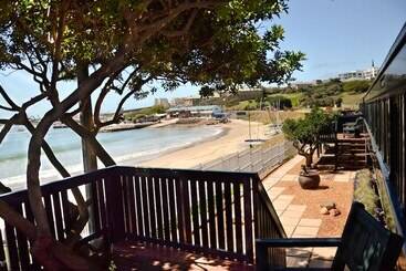 Santos Express Train Lodge   Hostel