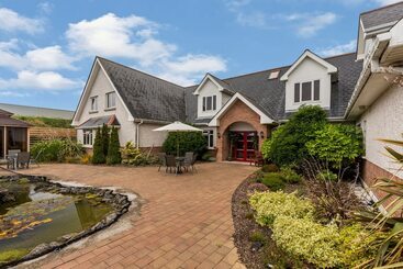 Airport View Hotel & Secret Spa