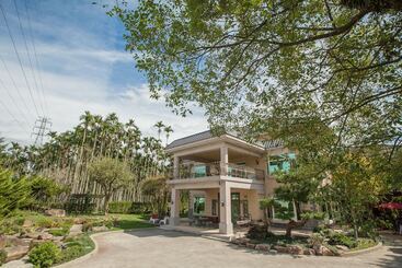 تختخواب و صبحانه Fanzhalan Guest House