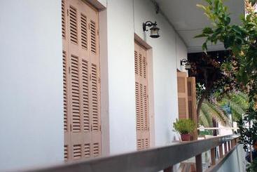 شقق خاصة سياحية George S Apartment