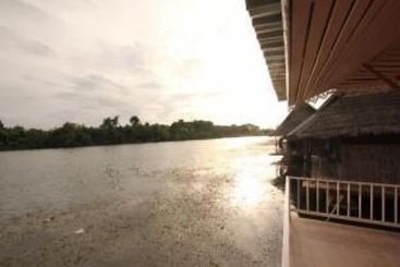 בית מלון כפרי Bamboo House Resort