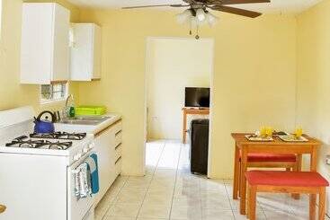 هتل Beyond Sunset Resort & Villas