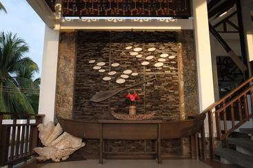 هتل Dive Thru Scuba Resort