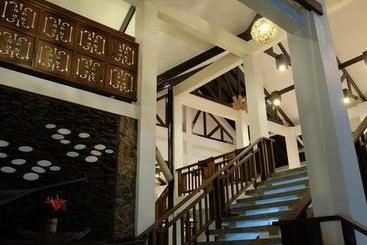 هتل Dive Thru Scuba Resort
