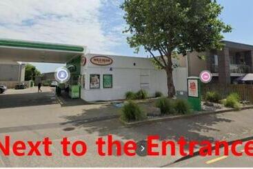 مُتل Fitzherbert Regency Motor Lodge