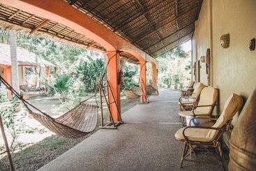 پانسیون Hibiscus Garden Resort