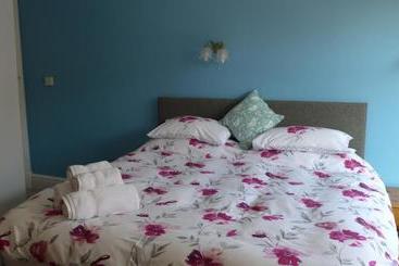 פנסיון Thorneyfield Guest House