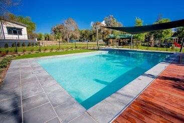 خانه Albury Gardens Tourist Park