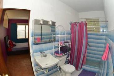 تختخواب و صبحانه Wssm Surf House