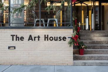 アパートホテル Dharma Home Suites At The Arts District