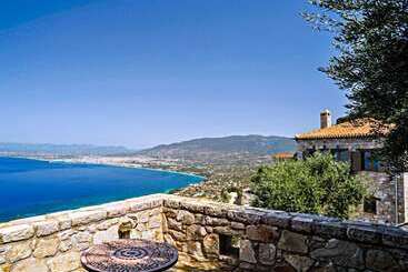 דירות לתיירים Diotima S Homes