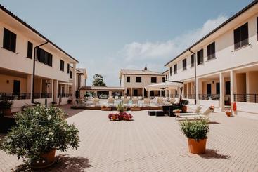 هتل Residence Talamone Il Poderino