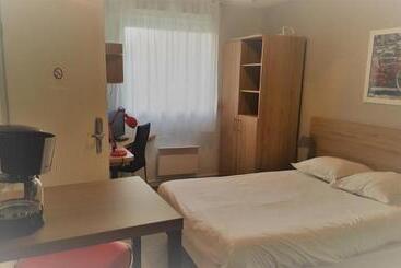 هتل آپارتمان Kosy Appart Hôtel Le Champ De Mars Reims