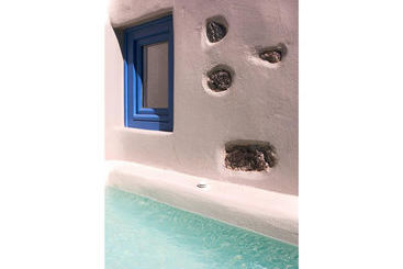 Luna Santorini Suites