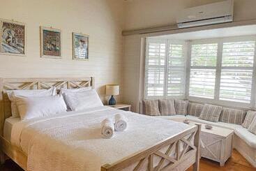 پانسیون Arcadia House