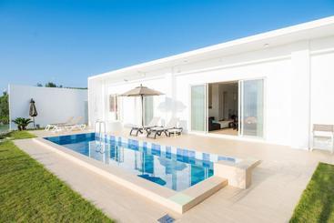 Crystal Villa Miyakojima Sunayama Beach