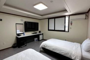 בית מלון כפרי Donghae Gloria Tourist