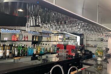 ホテル Hôtel Le National