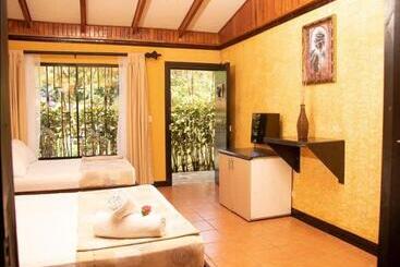 호텔 Pacific Paradise Resort