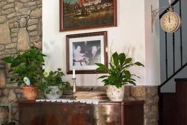 هتل Piroska Villa