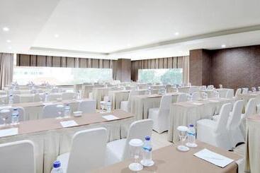 فندق Santika Premiere Gubeng Surabaya