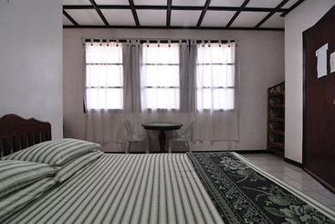 تختخواب و صبحانه Ayahay Sa Matutina