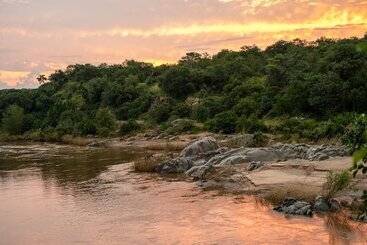 דירה Bushriver Lodge