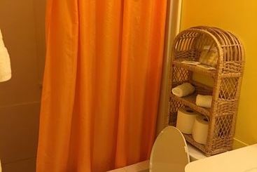 Eldemire's Tropical Island Inn