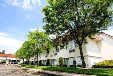 ホテル Adam S Airport Inn