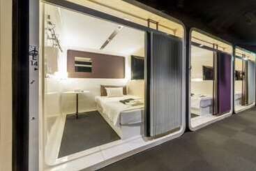 Капсульный Oтель First Cabin Hakata