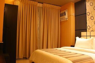 هتل Eloisa Royal Suites